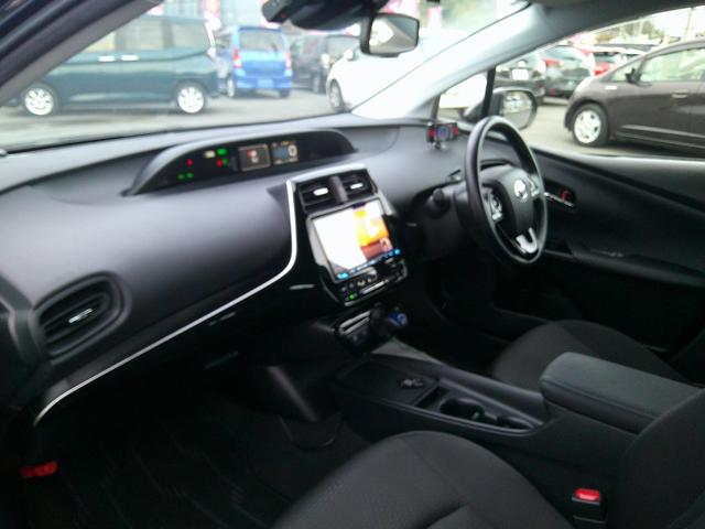 プリウス ＳセーフティプラスＩＩ　４ＷＤ　トヨタセイフティセンス　ＥＴＣ　ドラレコ　ＬＥＤアクセサリーランプ　ブラインドスポットモニター　ケンウッド９インチカーナビ　バックカメラ　クルーズコントロール　モデリスタアルミホイール　禁煙車（13枚目）