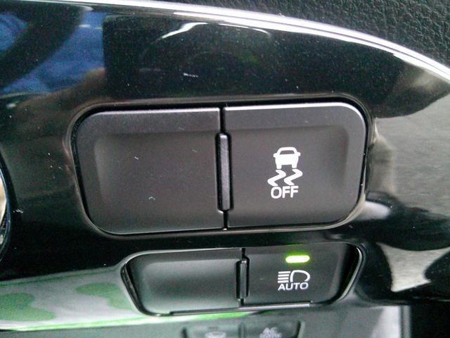 プリウス ＳセーフティプラスＩＩ　４ＷＤ　トヨタセイフティセンス　ＥＴＣ　ドラレコ　ＬＥＤアクセサリーランプ　ブラインドスポットモニター　ケンウッド９インチカーナビ　バックカメラ　クルーズコントロール　モデリスタアルミホイール　禁煙車（19枚目）