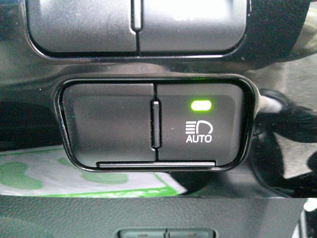 プリウス ＳセーフティプラスＩＩ　４ＷＤ　トヨタセイフティセンス　ＥＴＣ　ドラレコ　ＬＥＤアクセサリーランプ　ブラインドスポットモニター　ケンウッド９インチカーナビ　バックカメラ　クルーズコントロール　モデリスタアルミホイール　禁煙車（20枚目）