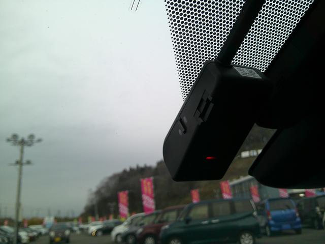 プリウス ＳセーフティプラスＩＩ　４ＷＤ　トヨタセイフティセンス　ＥＴＣ　ドラレコ　ＬＥＤアクセサリーランプ　ブラインドスポットモニター　ケンウッド９インチカーナビ　バックカメラ　クルーズコントロール　モデリスタアルミホイール　禁煙車（25枚目）