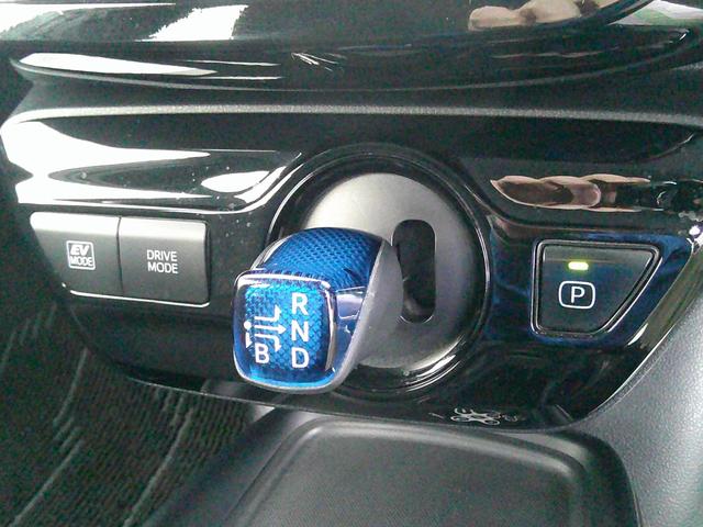 プリウス ＳセーフティプラスＩＩ　４ＷＤ　トヨタセイフティセンス　ＥＴＣ　ドラレコ　ＬＥＤアクセサリーランプ　ブラインドスポットモニター　ケンウッド９インチカーナビ　バックカメラ　クルーズコントロール　モデリスタアルミホイール　禁煙車（30枚目）