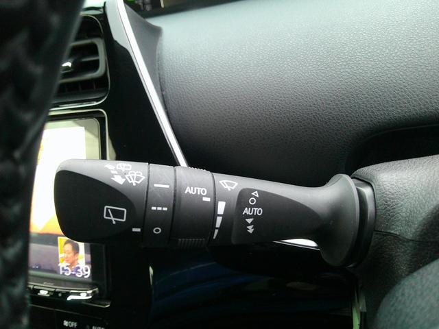 プリウス ＳセーフティプラスＩＩ　４ＷＤ　トヨタセイフティセンス　ＥＴＣ　ドラレコ　ＬＥＤアクセサリーランプ　ブラインドスポットモニター　ケンウッド９インチカーナビ　バックカメラ　クルーズコントロール　モデリスタアルミホイール　禁煙車（32枚目）