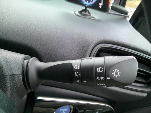 プリウス ＳセーフティプラスＩＩ　４ＷＤ　トヨタセイフティセンス　ＥＴＣ　ドラレコ　ＬＥＤアクセサリーランプ　ブラインドスポットモニター　ケンウッド９インチカーナビ　バックカメラ　クルーズコントロール　モデリスタアルミホイール　禁煙車（35枚目）