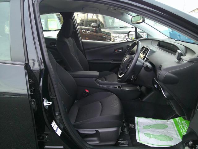 プリウス ＳセーフティプラスＩＩ　４ＷＤ　トヨタセイフティセンス　ＥＴＣ　ドラレコ　ＬＥＤアクセサリーランプ　ブラインドスポットモニター　ケンウッド９インチカーナビ　バックカメラ　クルーズコントロール　モデリスタアルミホイール　禁煙車（41枚目）