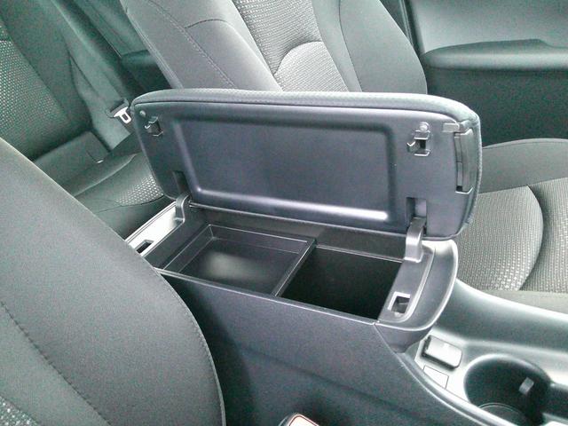 プリウス ＳセーフティプラスＩＩ　４ＷＤ　トヨタセイフティセンス　ＥＴＣ　ドラレコ　ＬＥＤアクセサリーランプ　ブラインドスポットモニター　ケンウッド９インチカーナビ　バックカメラ　クルーズコントロール　モデリスタアルミホイール　禁煙車（44枚目）