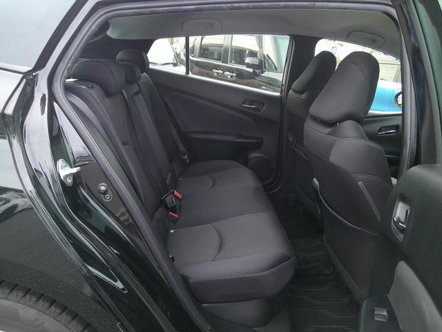 プリウス ＳセーフティプラスＩＩ　４ＷＤ　トヨタセイフティセンス　ＥＴＣ　ドラレコ　ＬＥＤアクセサリーランプ　ブラインドスポットモニター　ケンウッド９インチカーナビ　バックカメラ　クルーズコントロール　モデリスタアルミホイール　禁煙車（45枚目）