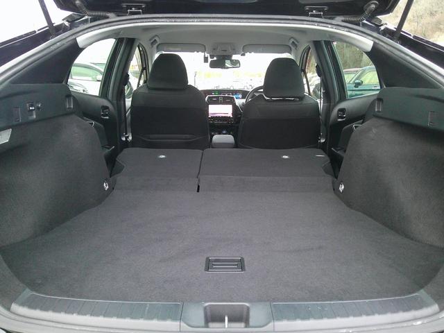 プリウス ＳセーフティプラスＩＩ　４ＷＤ　トヨタセイフティセンス　ＥＴＣ　ドラレコ　ＬＥＤアクセサリーランプ　ブラインドスポットモニター　ケンウッド９インチカーナビ　バックカメラ　クルーズコントロール　モデリスタアルミホイール　禁煙車（50枚目）