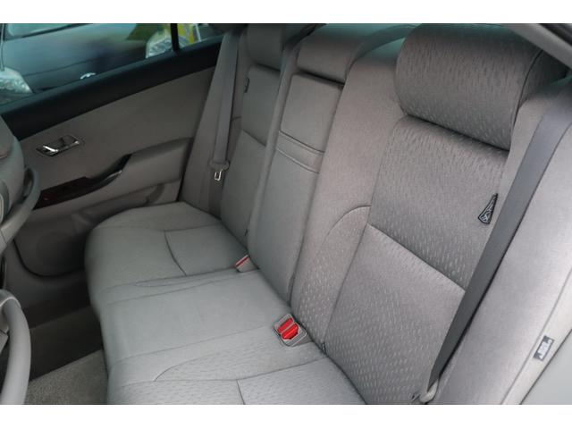 リアシートは使用感少なく綺麗な状態ですが、もちろん隅々までチェックし、よりピカピカに☆を心がけております！！