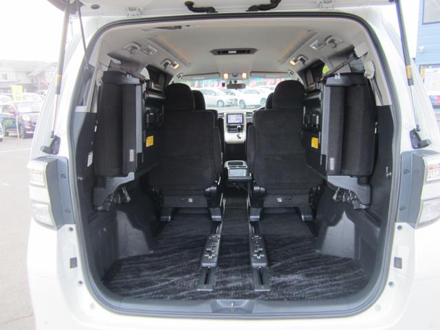 ヴェルファイア ２．４Ｚ　プラチナセレクションＩＩ　タイプゴールド　４ＷＤ　ＨＩＤヘッドライト／純正フルセグナビ　７人乗り　社外１８インチアルミホイール　両側電動スライドドア（14枚目）