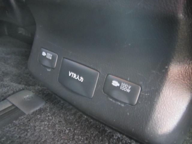 ヴェルファイア ２．４Ｚ　プラチナセレクションＩＩ　タイプゴールド　４ＷＤ　ＨＩＤヘッドライト／純正フルセグナビ　７人乗り　社外１８インチアルミホイール　両側電動スライドドア（24枚目）