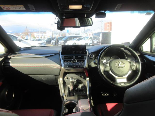 ＮＸ ＮＸ３００ｈ　Ｆスポーツ　４ＷＤ／純正ナビ／フルセグＴＶ／バックカメラ／ＥＴＣ／プッシュスタート／スマートキー／ステアリングスイッチ／ステアリングヒーター／ＬＥＤヘッドライト／オートライト／フォグライト／シートヒーター（7枚目）