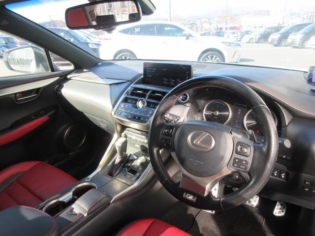 ＮＸ ＮＸ３００ｈ　Ｆスポーツ　４ＷＤ／純正ナビ／フルセグＴＶ／バックカメラ／ＥＴＣ／プッシュスタート／スマートキー／ステアリングスイッチ／ステアリングヒーター／ＬＥＤヘッドライト／オートライト／フォグライト／シートヒーター（11枚目）