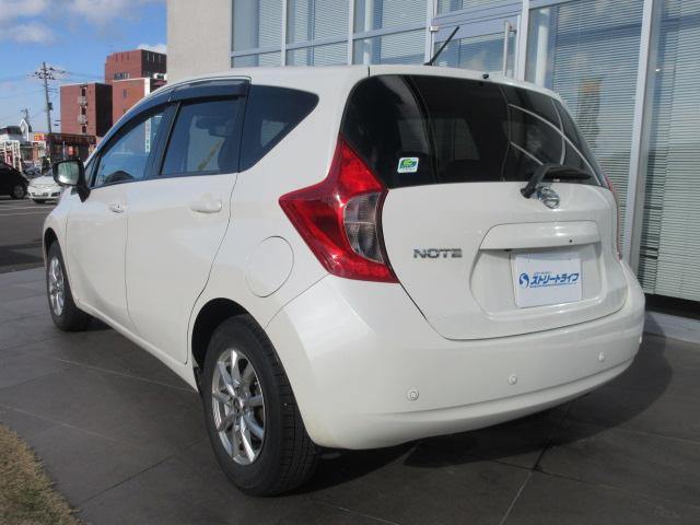 ノート Ｘ　Ｖセレクション＋セーフティ　純正ナビ／全周囲カメラ／ＥＴＣ／プッシュスタート／スマートキー／ヘッドライトレベライザー／社外アルミホイール／衝突被害軽減ブレーキ／電動格納ミラー（4枚目）