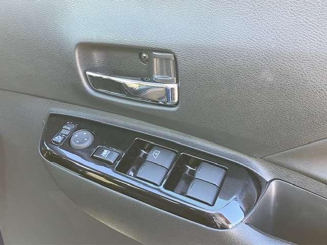 デリカミニ Ｇ　プレミアム　衝突被害軽減ブレーキ　純正ナビゲーション（17枚目）