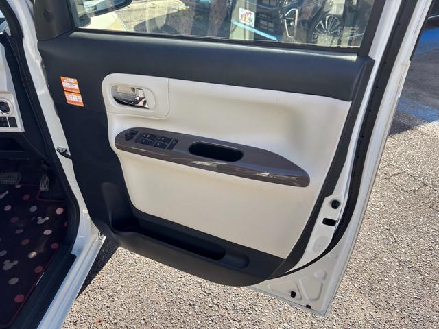 ムーヴキャンバス Ｇメイクアップ　ＳＡＩＩＩ　８インチナビフルセグ　アラウンドビューカメラ　両側パワースライドドア　プッシュスタート　シートカバー　スマアシＩＩＩ　オートエアコン　ベージュツートン（31枚目）