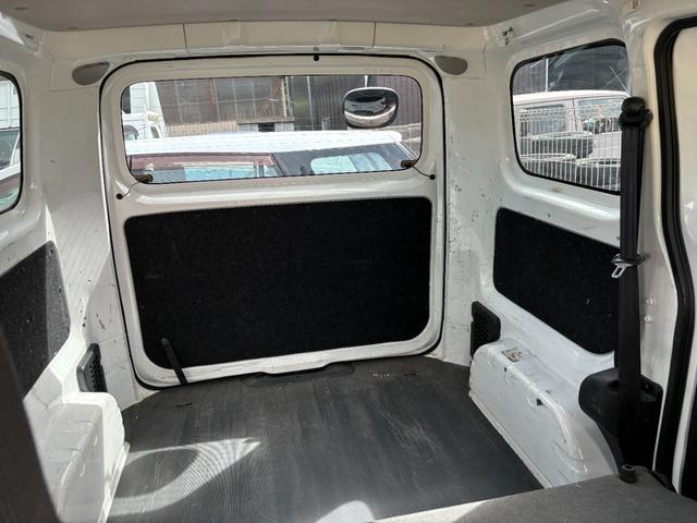 ＮＶ２００バネットバン ＤＸ　ガソリン車／５ドア／１６００ｃｃ／オートマ／２－５名／（6枚目）