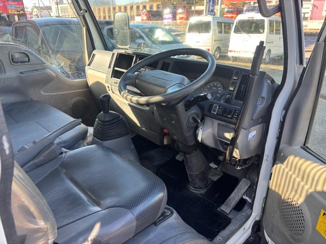 エルフトラック 強化フルフラットローダンプ　２ｔ／全低床ダンプ／外装仕上／３０００ｃｃ／元レンタ／ディーゼル／５ＭＴ／５速マニュアル／３ペダル／コボレーン取付可車両／アユミフック／関東仕入れ／（11枚目）