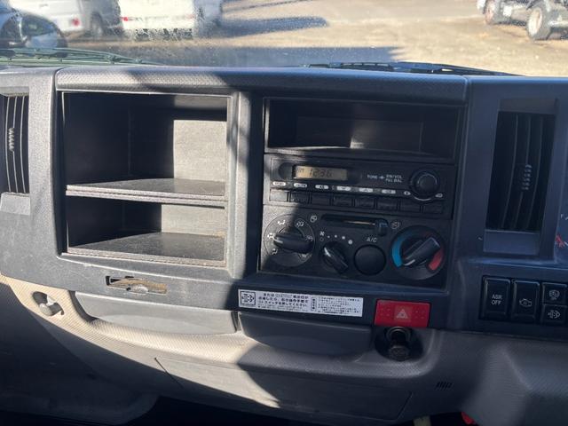 エルフトラック 強化フルフラットローダンプ　２ｔ／全低床ダンプ／外装仕上／３０００ｃｃ／元レンタ／ディーゼル／５ＭＴ／５速マニュアル／３ペダル／コボレーン取付可車両／アユミフック／関東仕入れ／（19枚目）