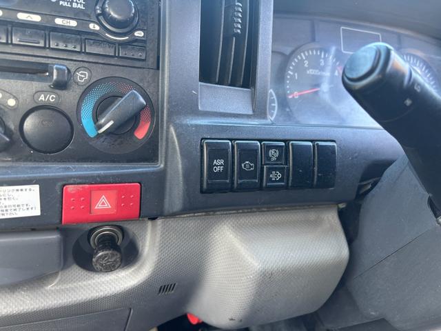 エルフトラック 強化フルフラットローダンプ　２ｔ／全低床ダンプ／外装仕上／３０００ｃｃ／元レンタ／ディーゼル／５ＭＴ／５速マニュアル／３ペダル／コボレーン取付可車両／アユミフック／関東仕入れ／（20枚目）