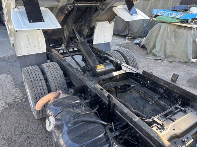 エルフトラック 強化フルフラットローダンプ　２ｔ／全低床ダンプ／外装仕上／３０００ｃｃ／元レンタ／ディーゼル／５ＭＴ／５速マニュアル／３ペダル／コボレーン取付可車両／アユミフック／関東仕入れ／（29枚目）