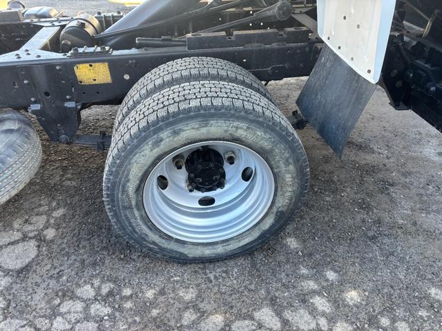 エルフトラック 強化フルフラットローダンプ　２ｔ／全低床ダンプ／外装仕上／３０００ｃｃ／元レンタ／ディーゼル／５ＭＴ／５速マニュアル／３ペダル／コボレーン取付可車両／アユミフック／関東仕入れ／（34枚目）