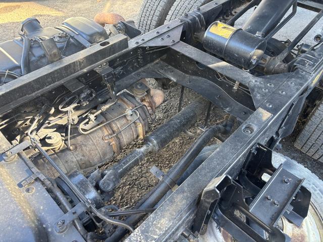 エルフトラック 強化フルフラットローダンプ　２ｔ／全低床ダンプ／外装仕上／３０００ｃｃ／元レンタ／ディーゼル／５ＭＴ／５速マニュアル／３ペダル／コボレーン取付可車両／アユミフック／関東仕入れ／（37枚目）