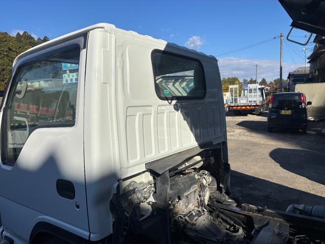 エルフトラック 強化フルフラットローダンプ　２ｔ／全低床ダンプ／外装仕上／３０００ｃｃ／元レンタ／ディーゼル／５ＭＴ／５速マニュアル／３ペダル／コボレーン取付可車両／アユミフック／関東仕入れ／（39枚目）