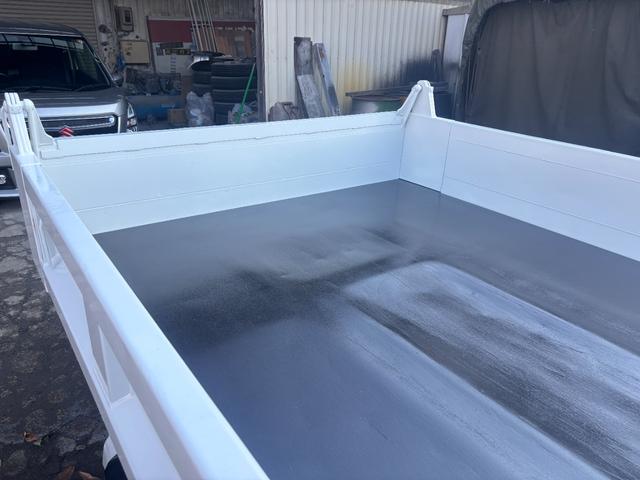 エルフトラック 強化フルフラットローダンプ 外装仕上/フルフラットロー/全低床/2tダンプ/3000cc/5速/マニュアル/3ペダル/(8枚目)