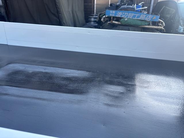 エルフトラック 強化フルフラットローダンプ 外装仕上/フルフラットロー/全低床/2tダンプ/3000cc/5速/マニュアル/3ペダル/(9枚目)