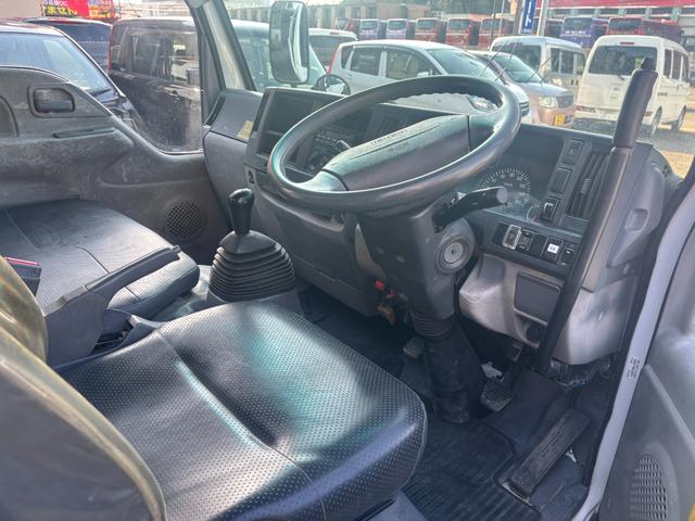 エルフトラック 強化フルフラットローダンプ 外装仕上/フルフラットロー/全低床/2tダンプ/3000cc/5速/マニュアル/3ペダル/(11枚目)