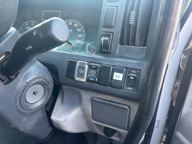 エルフトラック 強化フルフラットローダンプ 外装仕上/フルフラットロー/全低床/2tダンプ/3000cc/5速/マニュアル/3ペダル/(12枚目)