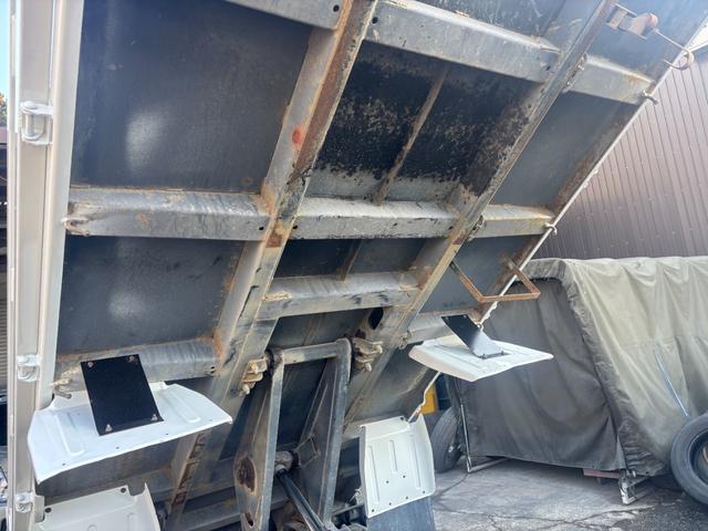 エルフトラック 強化フルフラットローダンプ 外装仕上/フルフラットロー/全低床/2tダンプ/3000cc/5速/マニュアル/3ペダル/(26枚目)