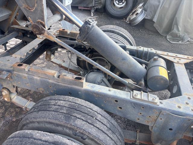 エルフトラック 強化フルフラットローダンプ 外装仕上/フルフラットロー/全低床/2tダンプ/3000cc/5速/マニュアル/3ペダル/(27枚目)