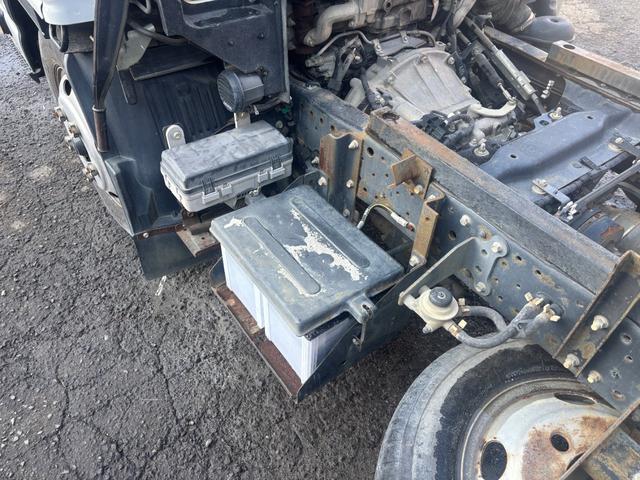 エルフトラック 強化フルフラットローダンプ 外装仕上/フルフラットロー/全低床/2tダンプ/3000cc/5速/マニュアル/3ペダル/(29枚目)