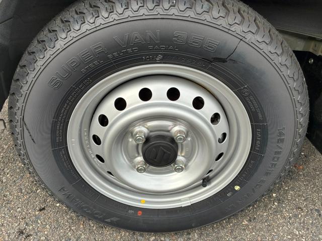 キャリイトラック KC 5速マニュアル 4WD パワステ エアコン パワーウインドウ(17枚目)