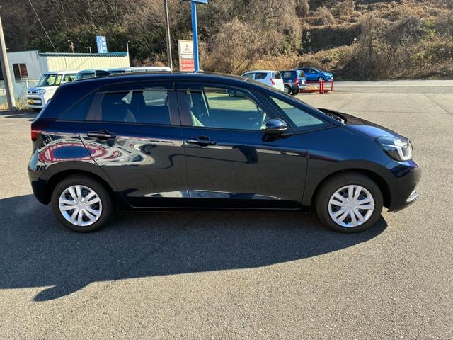 フィット ｅ：ＨＥＶベーシック　純正ナビ　ＴＶ　ＥＴＣ　ドラレコ　スマートキー（4枚目）