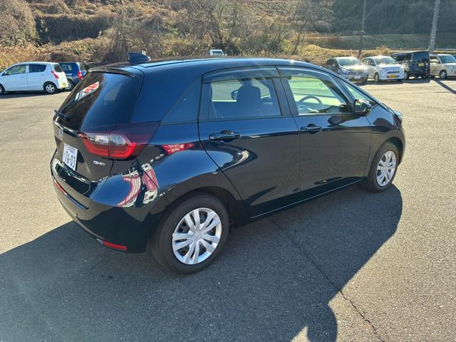 フィット ｅ：ＨＥＶベーシック　純正ナビ　ＴＶ　ＥＴＣ　ドラレコ　スマートキー（5枚目）