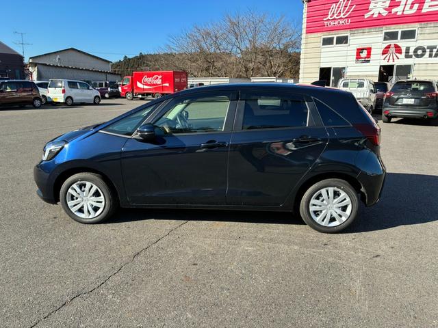 フィット ｅ：ＨＥＶベーシック　純正ナビ　ＴＶ　ＥＴＣ　ドラレコ　スマートキー（8枚目）