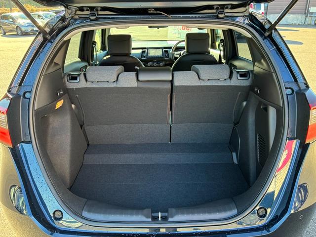 フィット ｅ：ＨＥＶベーシック　純正ナビ　ＴＶ　ＥＴＣ　ドラレコ　スマートキー（18枚目）