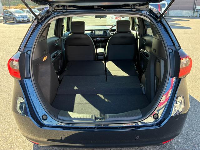 フィット ｅ：ＨＥＶベーシック　純正ナビ　ＴＶ　ＥＴＣ　ドラレコ　スマートキー（19枚目）