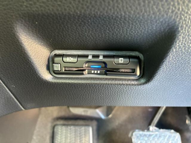 フィット ｅ：ＨＥＶベーシック　純正ナビ　ＴＶ　ＥＴＣ　ドラレコ　スマートキー（30枚目）