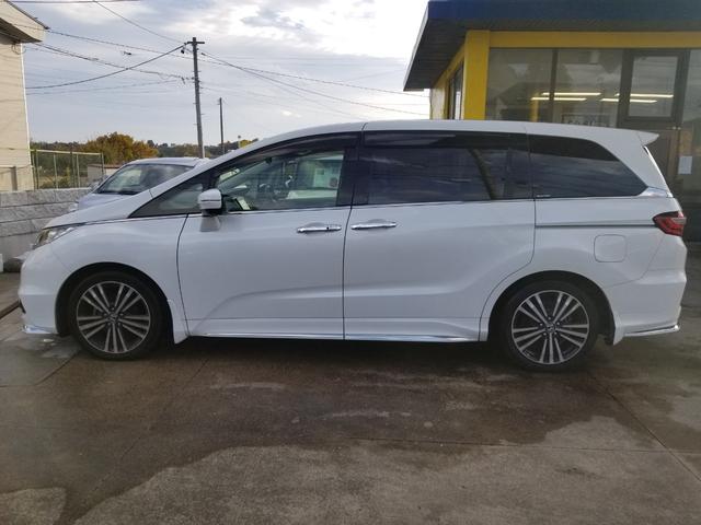 レースメカニックもこなす知識豊富なスタッフや元気な若手スタッフがお客様の立場で最適なお車をご案内させていただきます！