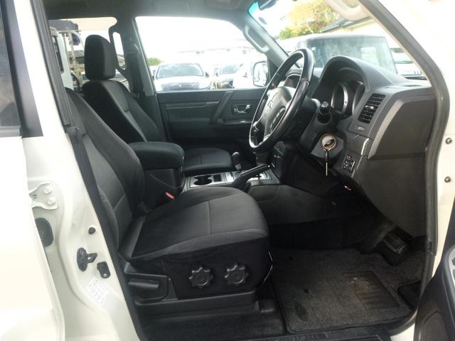 パジェロ ロング　エクシード　切替式４ＷＤ　ディーゼル　２バッテリー　ＨＤＤナビ　フルセグ　バックカメラ　ＥＴＣ　クルーズコントロール　シートヒーター　ＨＩＤライト　前後フォグランプ　キーレス　ルーフレール　純正アルミホイール（13枚目）