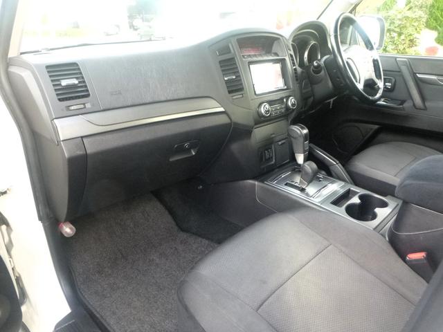 パジェロ ロング　エクシード　切替式４ＷＤ　ディーゼル　２バッテリー　ＨＤＤナビ　フルセグ　バックカメラ　ＥＴＣ　クルーズコントロール　シートヒーター　ＨＩＤライト　前後フォグランプ　キーレス　ルーフレール　純正アルミホイール（15枚目）