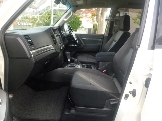 パジェロ ロング　エクシード　切替式４ＷＤ　ディーゼル　２バッテリー　ＨＤＤナビ　フルセグ　バックカメラ　ＥＴＣ　クルーズコントロール　シートヒーター　ＨＩＤライト　前後フォグランプ　キーレス　ルーフレール　純正アルミホイール（16枚目）