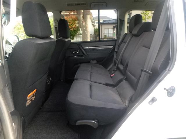 パジェロ ロング　エクシード　切替式４ＷＤ　ディーゼル　２バッテリー　ＨＤＤナビ　フルセグ　バックカメラ　ＥＴＣ　クルーズコントロール　シートヒーター　ＨＩＤライト　前後フォグランプ　キーレス　ルーフレール　純正アルミホイール（18枚目）