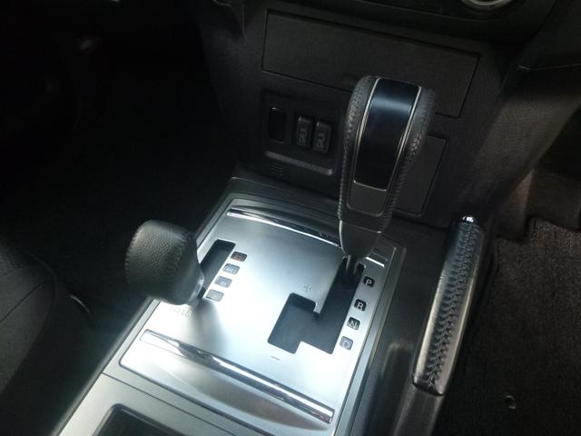 パジェロ ロング　エクシード　切替式４ＷＤ　ディーゼル　２バッテリー　ＨＤＤナビ　フルセグ　バックカメラ　ＥＴＣ　クルーズコントロール　シートヒーター　ＨＩＤライト　前後フォグランプ　キーレス　ルーフレール　純正アルミホイール（29枚目）