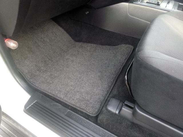 パジェロ ロング　エクシード　切替式４ＷＤ　ディーゼル　２バッテリー　ＨＤＤナビ　フルセグ　バックカメラ　ＥＴＣ　クルーズコントロール　シートヒーター　ＨＩＤライト　前後フォグランプ　キーレス　ルーフレール　純正アルミホイール（39枚目）