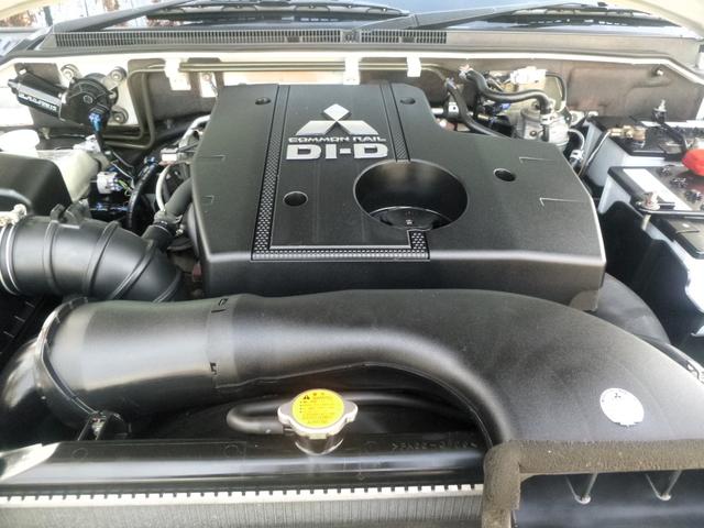 パジェロ ロング　エクシード　切替式４ＷＤ　ディーゼル　２バッテリー　ＨＤＤナビ　フルセグ　バックカメラ　ＥＴＣ　クルーズコントロール　シートヒーター　ＨＩＤライト　前後フォグランプ　キーレス　ルーフレール　純正アルミホイール（46枚目）