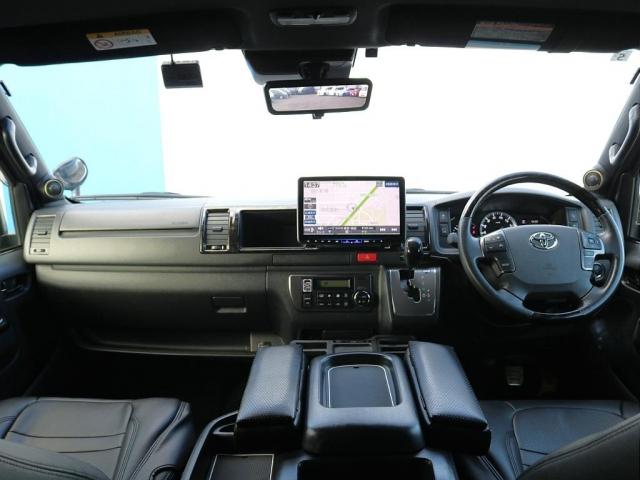 ハイエースバン スーパーGL ダークプライムII フルカスタムオフロードスタイル ユーアイショック&スタビライザー ビックXナビ&フリップダウンモニター シートカバー 片側跳ね上げベットキット 床板パネル 網戸 NT-1アルミ TRタイヤ(3枚目)